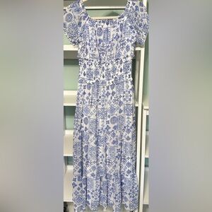 Never Worn SZ L Trixxi Midi Dress with Blue Floral Design